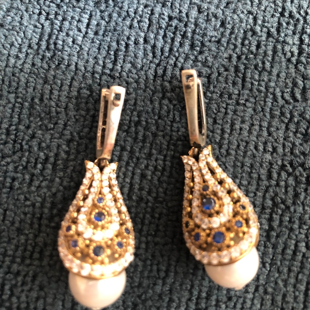 925 sterling silver earring, matching pieces are in my listings